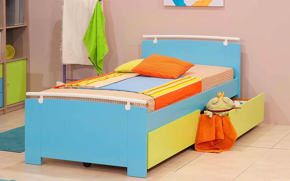 Orbit baby bed with storage drawers