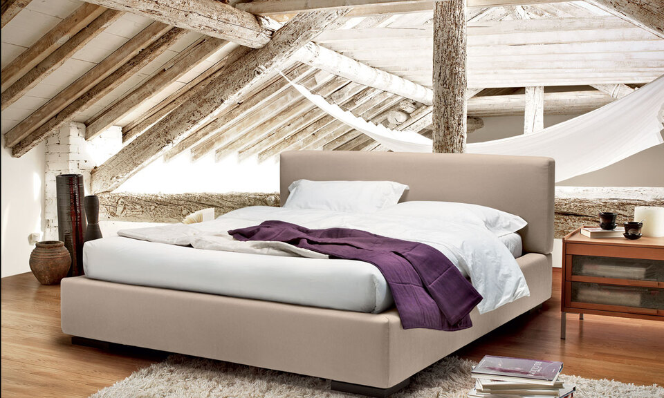 Κρεβάτι Jeannine με επένδυση από δερμα, τεχνόδερμα ή ύφασμα