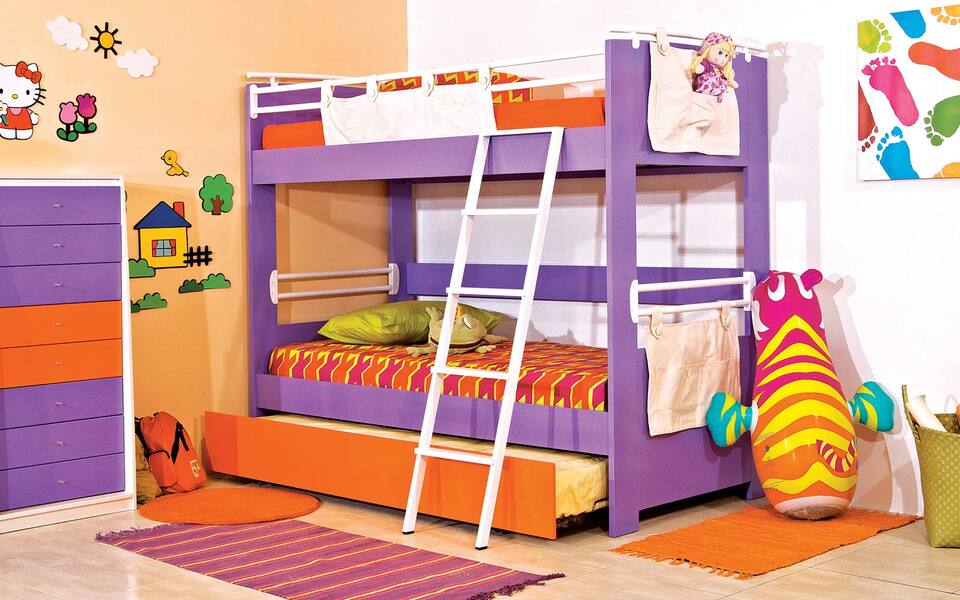 Playhouse bungee with metal ladder and third sliding bed