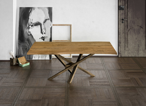 Μοντέρνο τραπέζι απο μασίφ ξύλο και μεταλλικο πόδι
