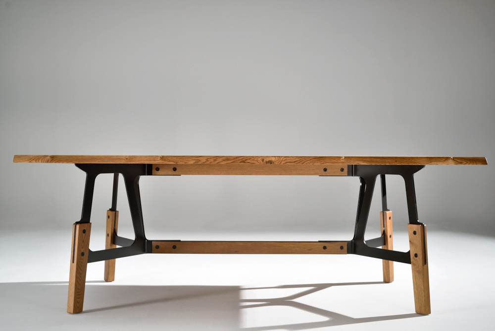 Modern table with original Divine metal legs