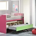 Παιδικό δωμάτιο με χαμηλή κουκέτα Flexy με ένα γραφείο και συρόμενο μηχανισμό κρεβατιού